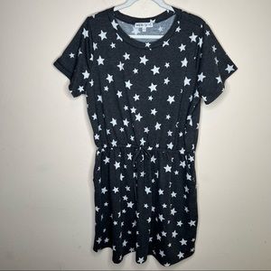 Meri Skye T-Shirt gray star dress with tie at waist and pockets